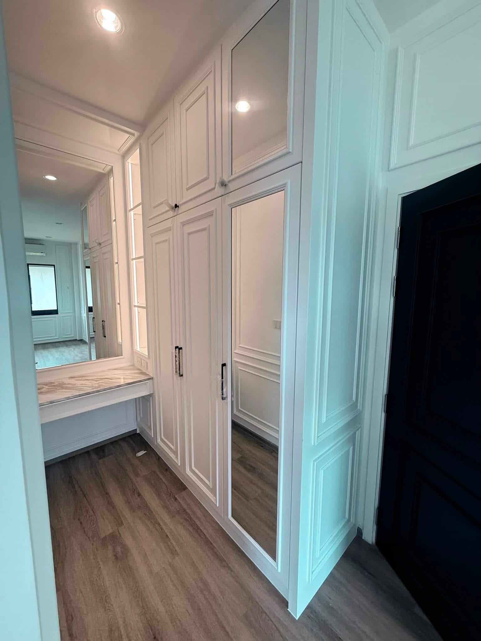 เฟอร์นิเจอร์บิ้วอิน Walk-in Closet Master Suite Luxury
